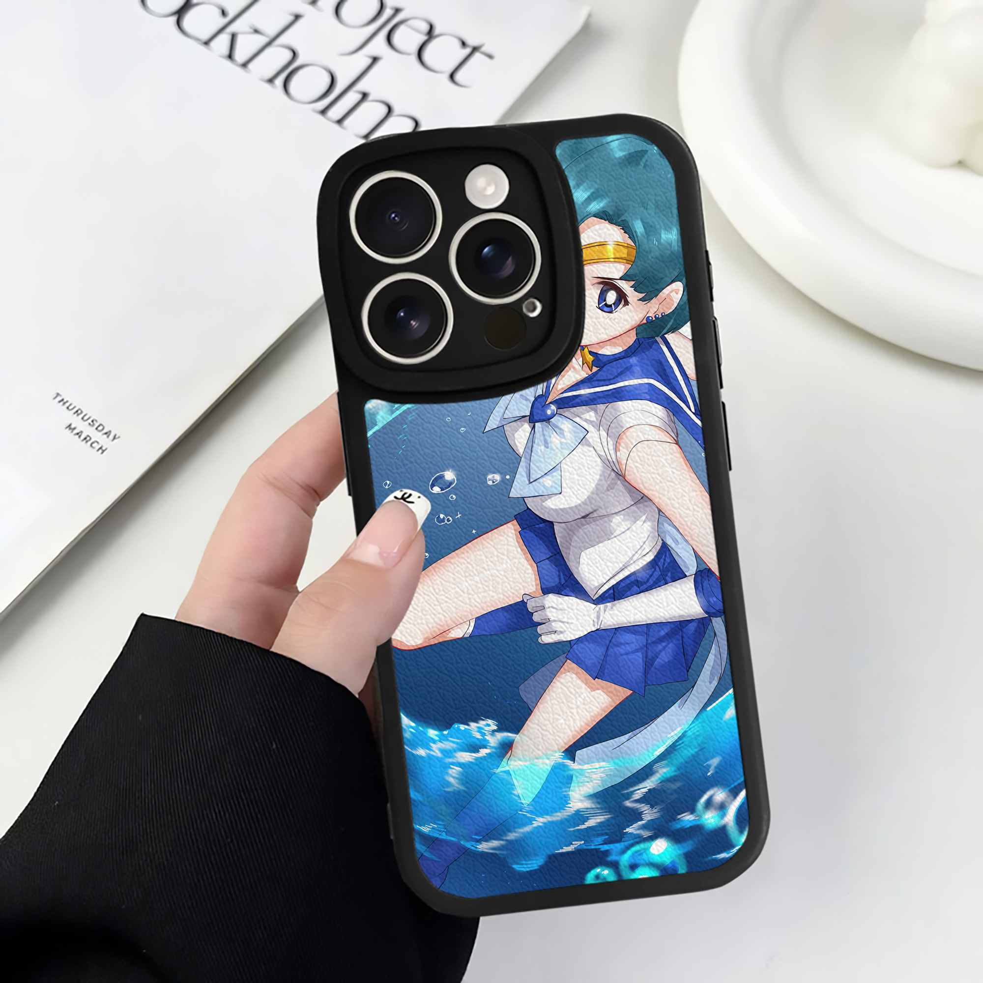 （画像用） 美少女戦士セーラームーン Sailor Moon 【iPhone 16シリーズ対応】シリコンスマホケース（レザー調） 材質：シリコン